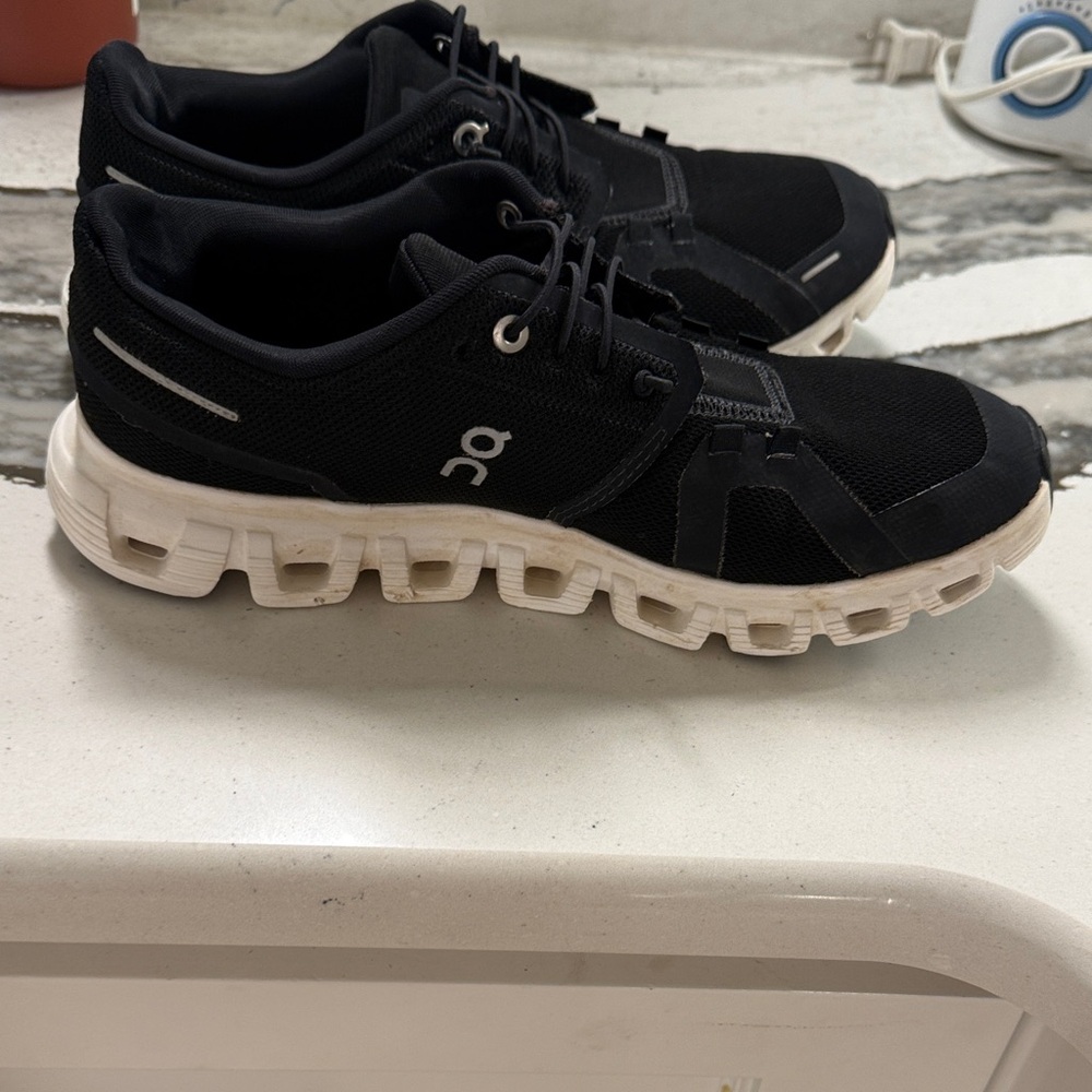 On Cloud Running Men's Black and White Sneakers